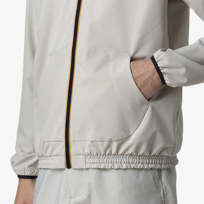 IS
 BEIGE LT