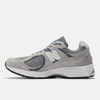 NEW BALANCE 2002R