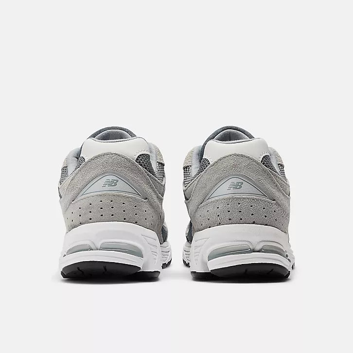 NEW BALANCE 2002R